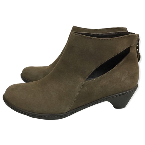 Dansko Bonita tan suede ankle boot with cut outs / EUC - Picture 4 of 16